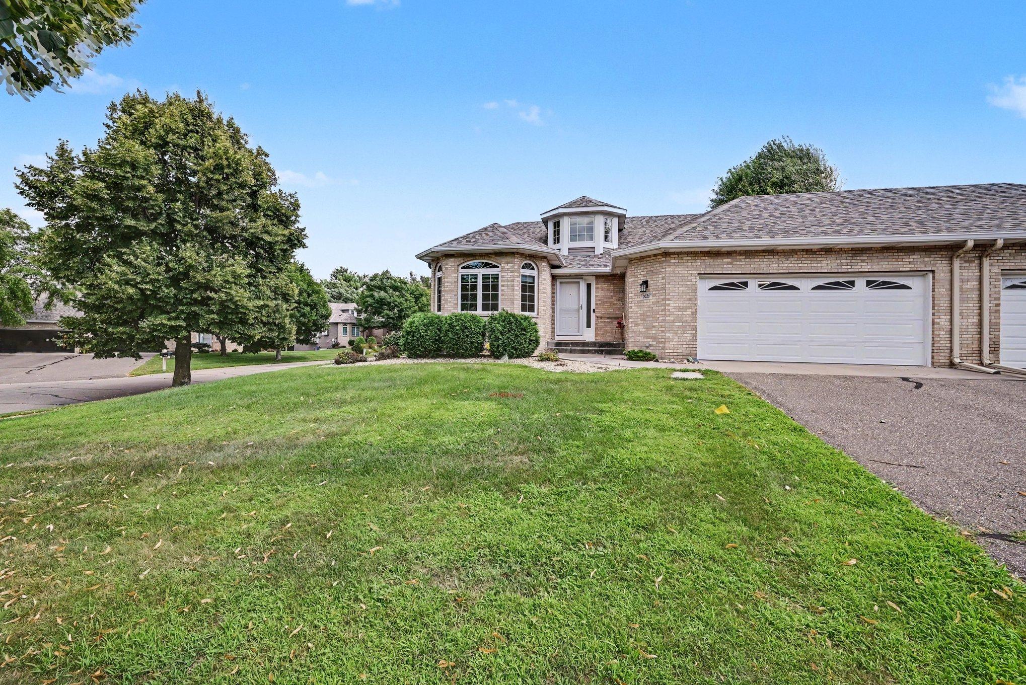 3028 Highpointe Curve Property Photo 2