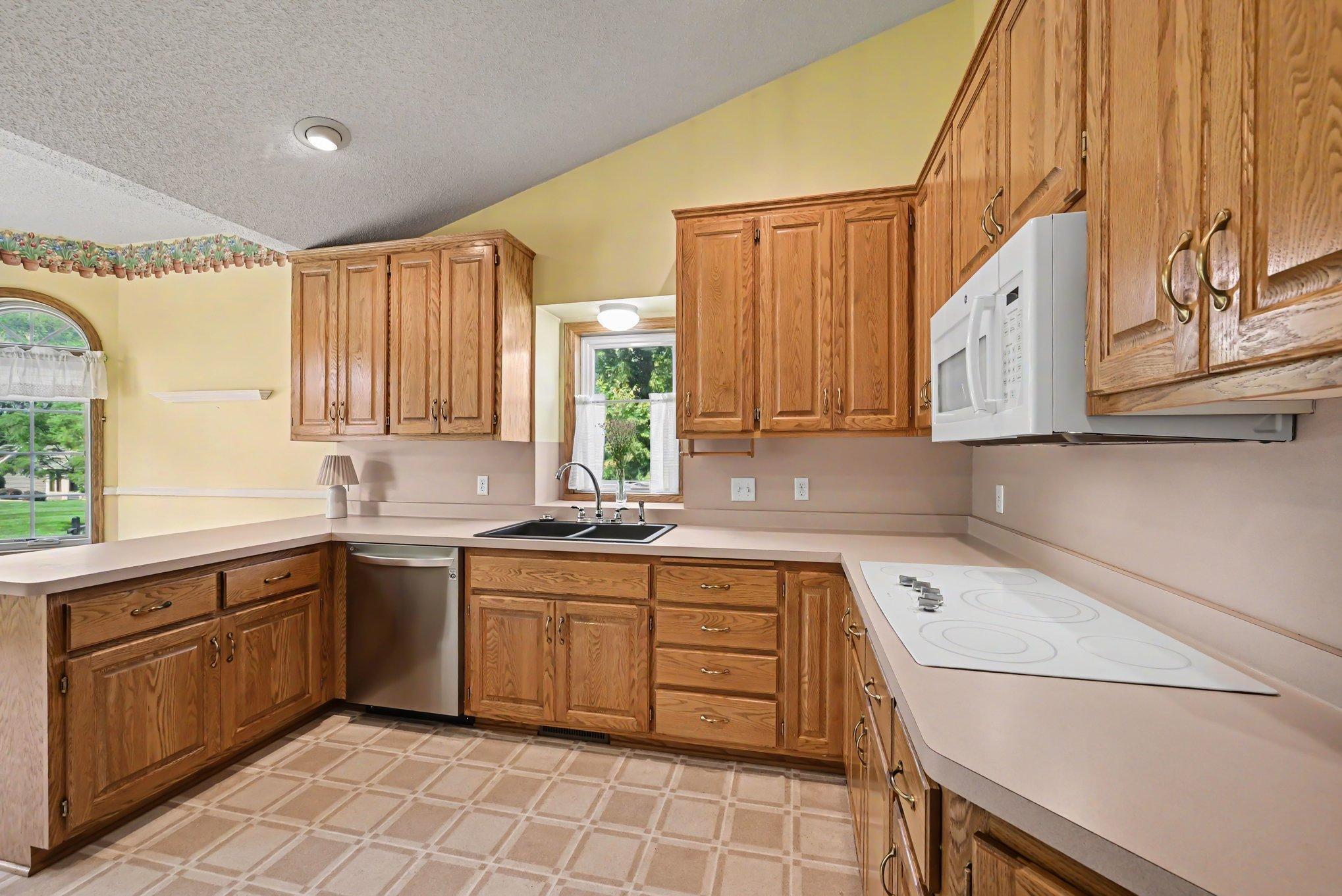 3028 Highpointe Curve Property Photo 4