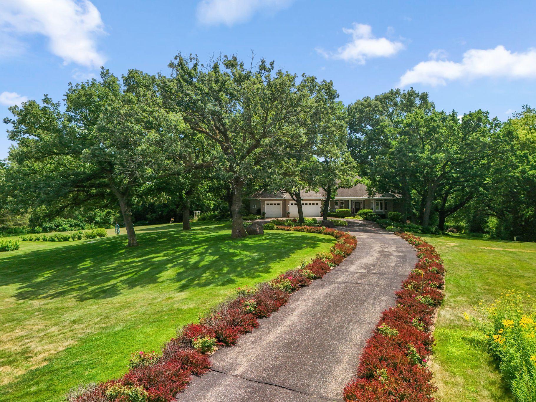 10035 Woodhill Boulevard Property Photo 4