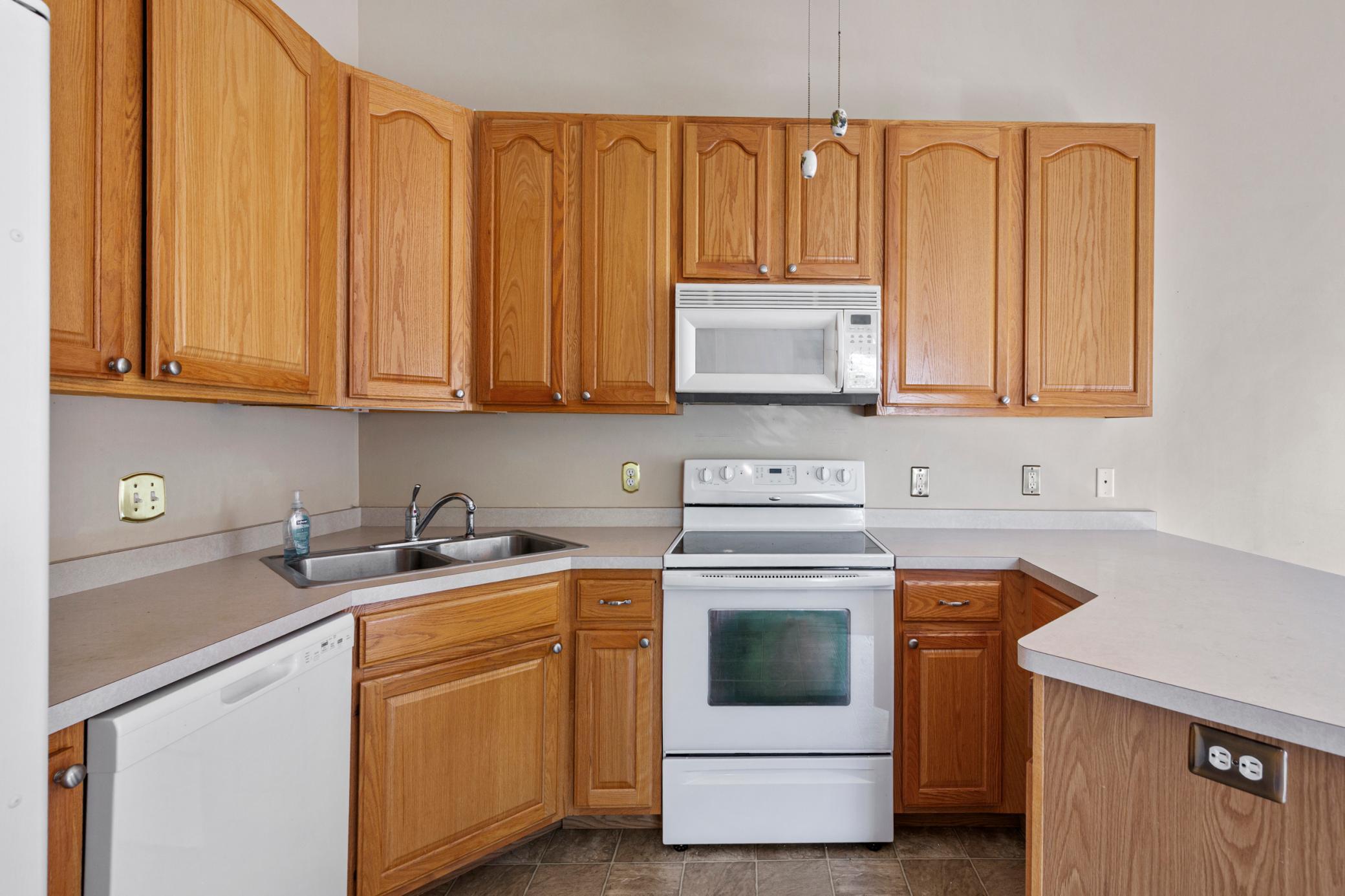 1320 S Trail Drive Property Photo 6