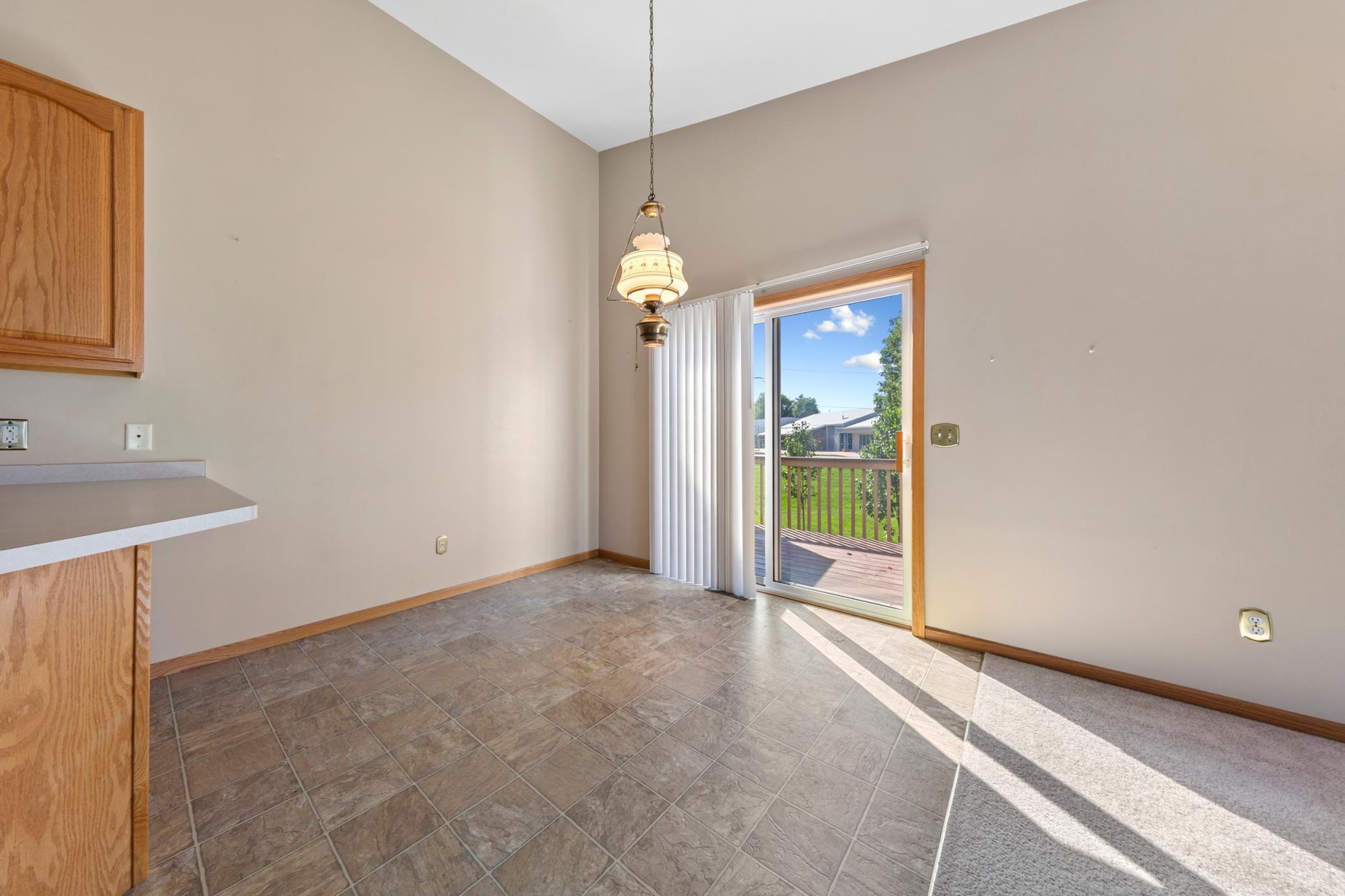 1320 S Trail Drive Property Photo 7