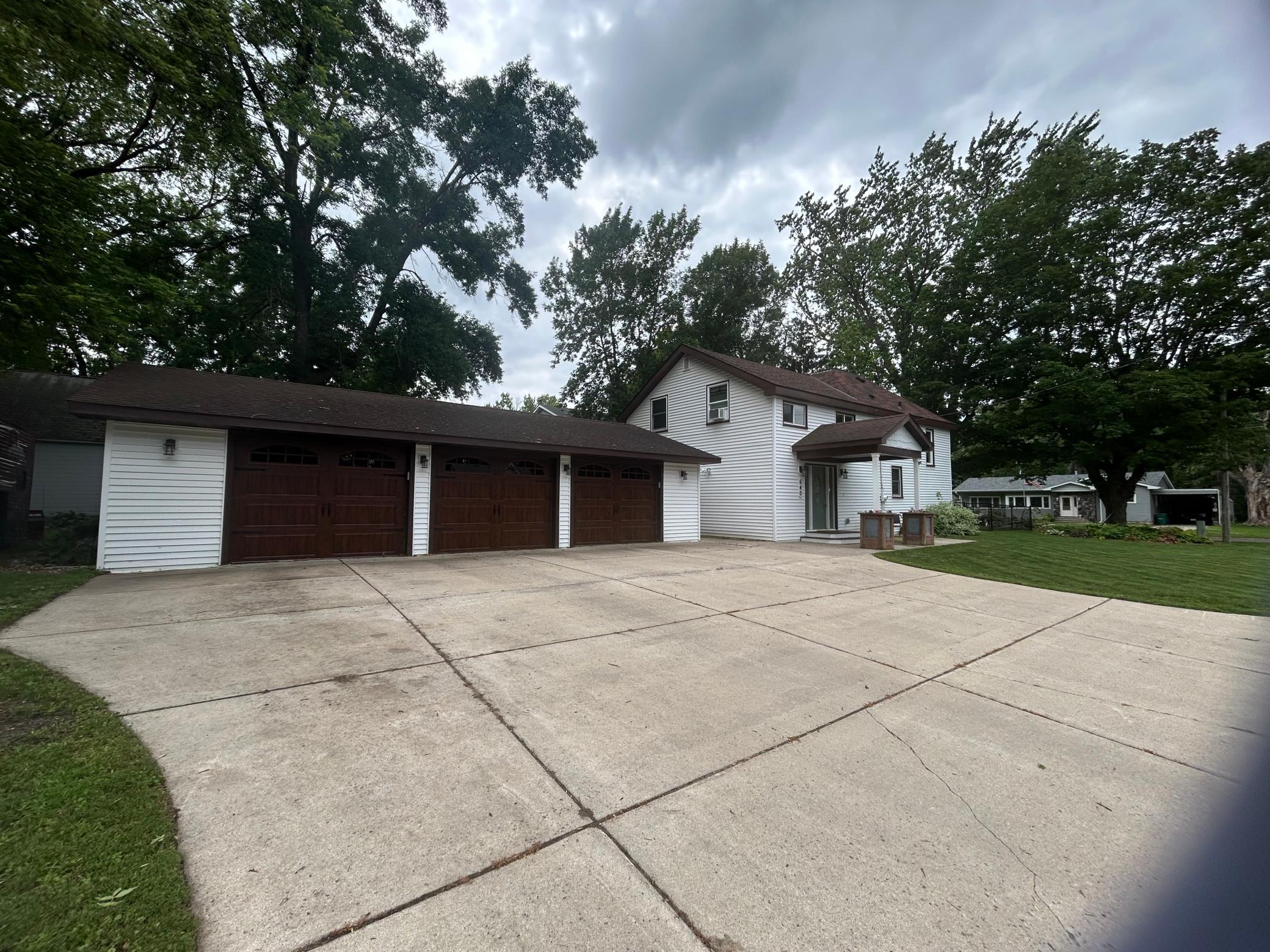 640 3rd Street N Property Photo 1
