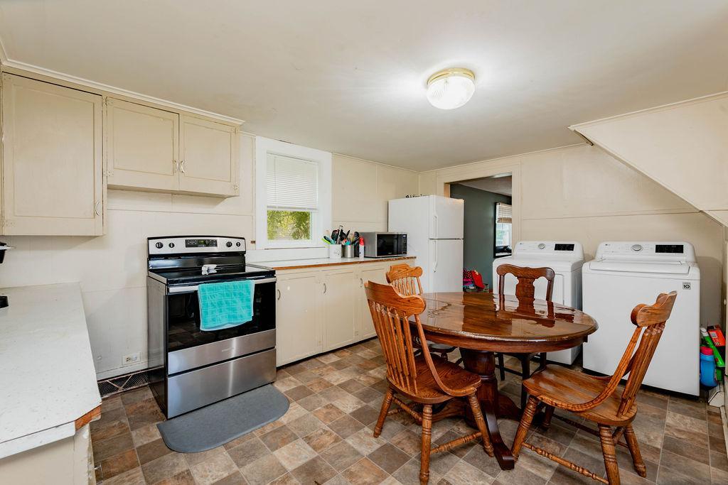 212 Canning Street E Property Photo 3
