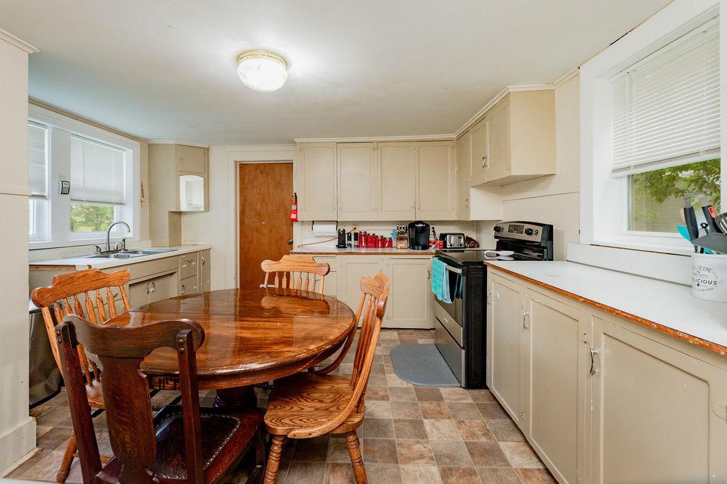 212 Canning Street E Property Photo 10