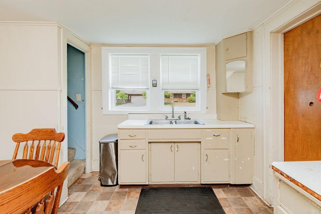 212 Canning Street E Property Photo 11