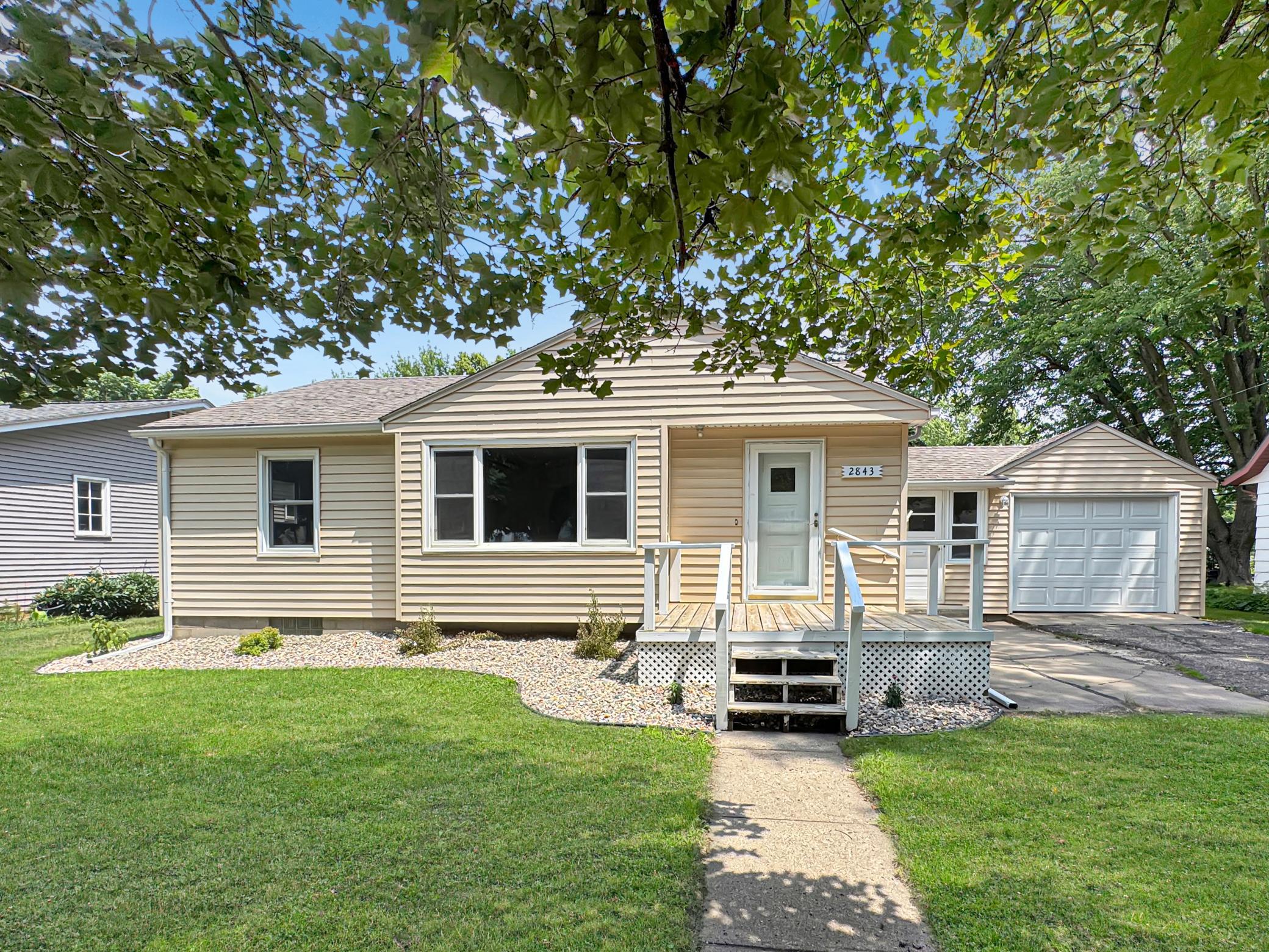 2843 Pine Avenue Property Photo 1