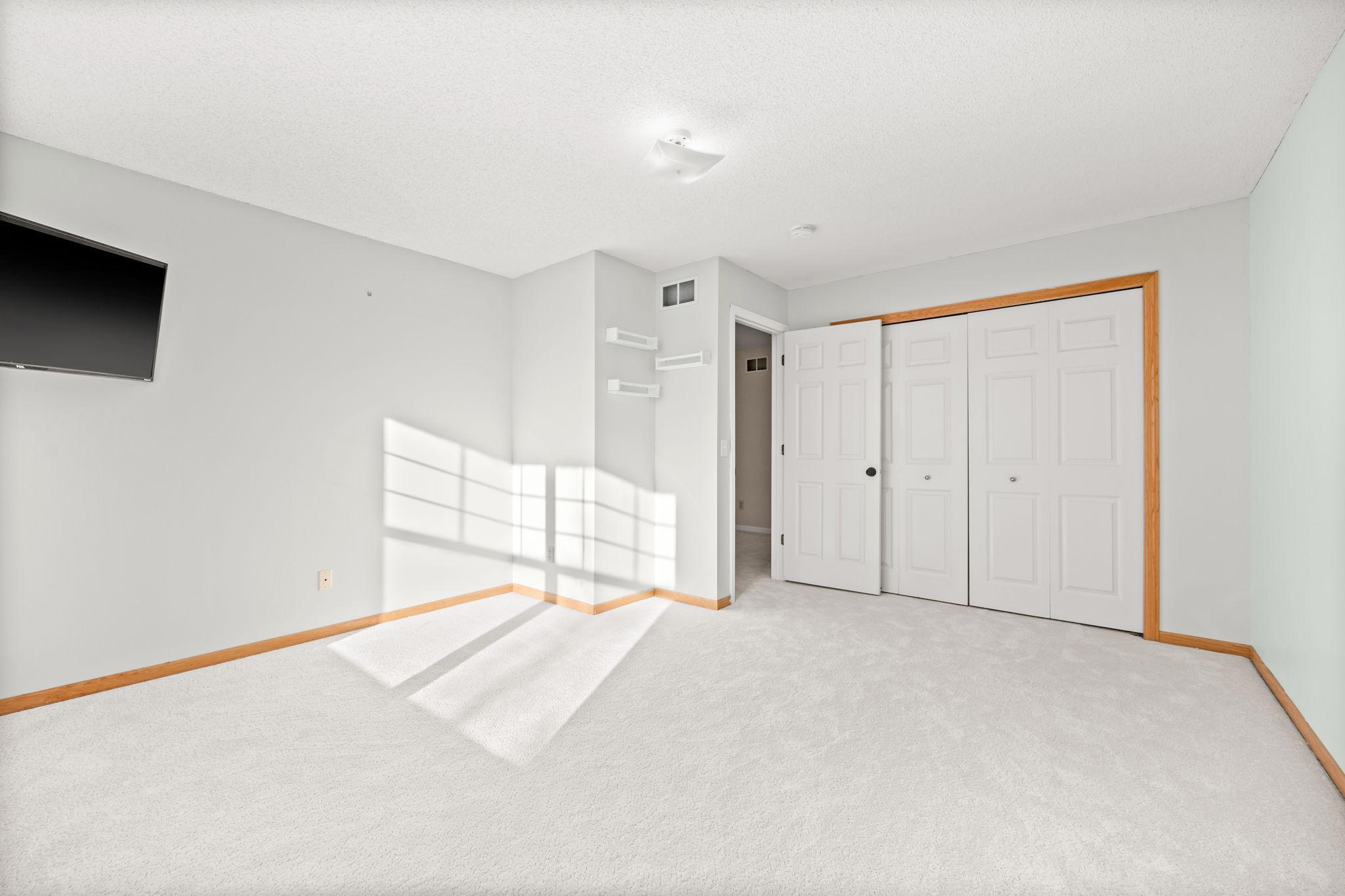 401 Hickory Lane N Property Photo 17