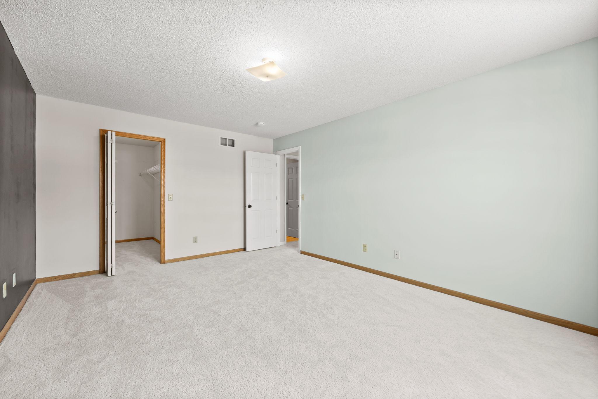 401 Hickory Lane N Property Photo 19
