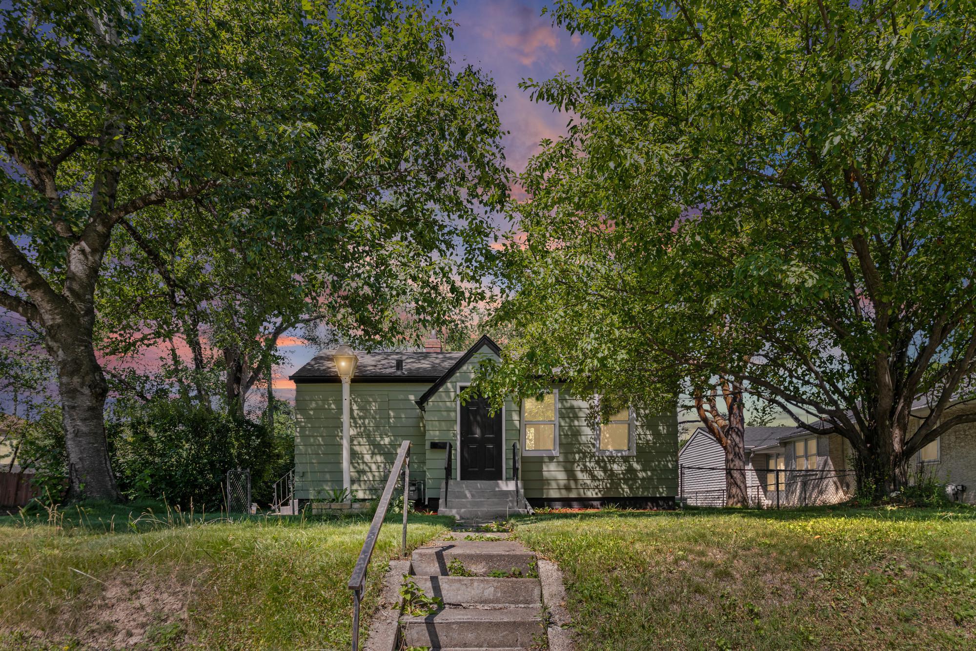 621 White Bear Avenue N Property Photo 1