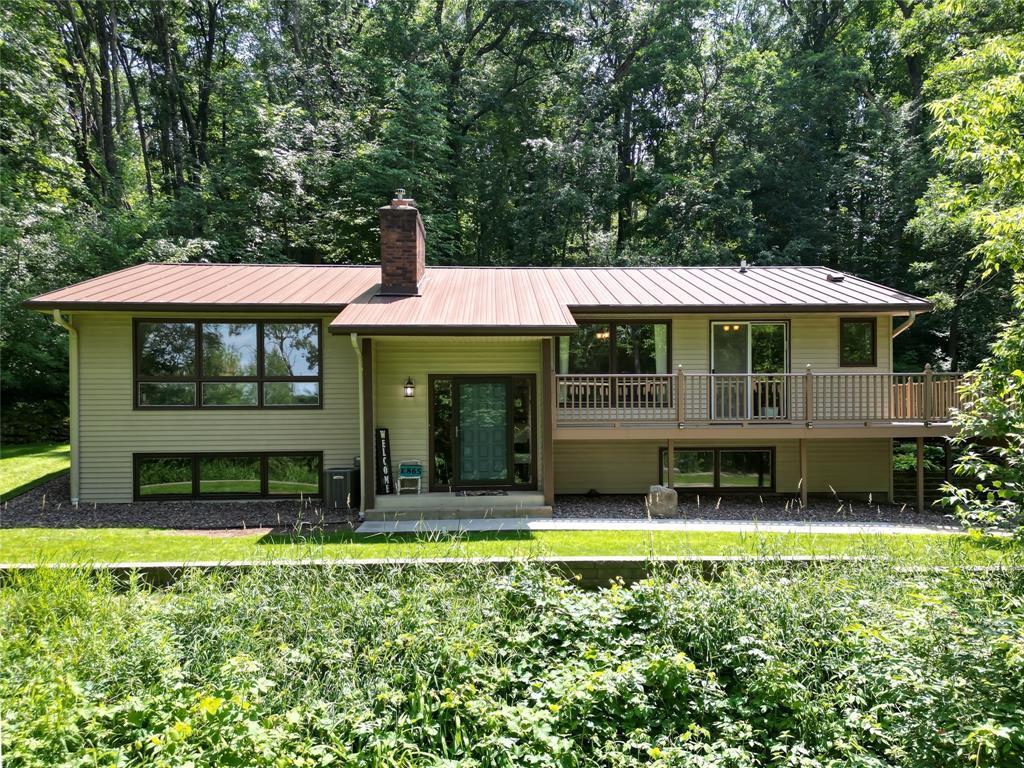 E865 Woodridge Drive Property Photo 1
