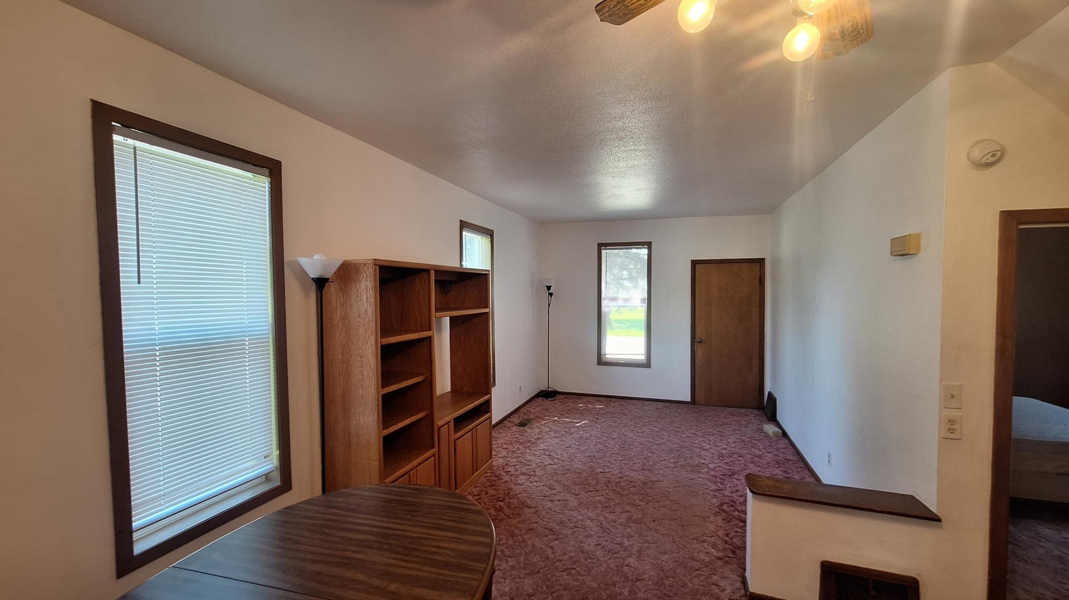 114 Lincoln Property Photo 4