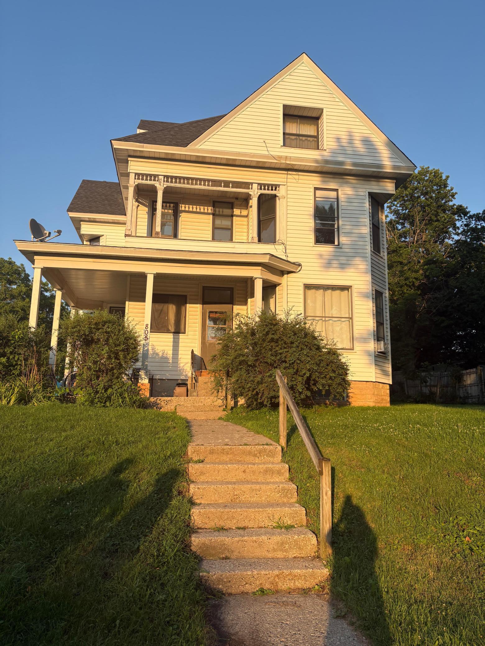 805 S Cedar Avenue Property Photo 1