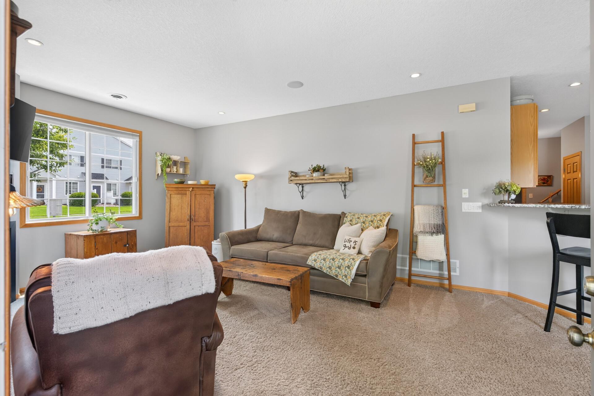 9649 Peony Lane N 1110 Property Photo 3
