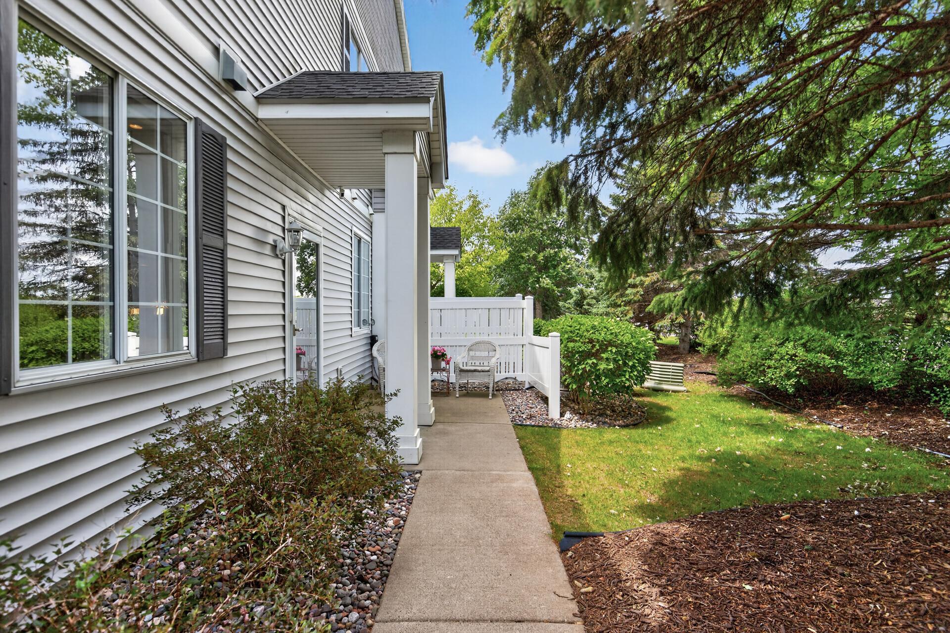 9649 Peony Lane N 1110 Property Photo 28