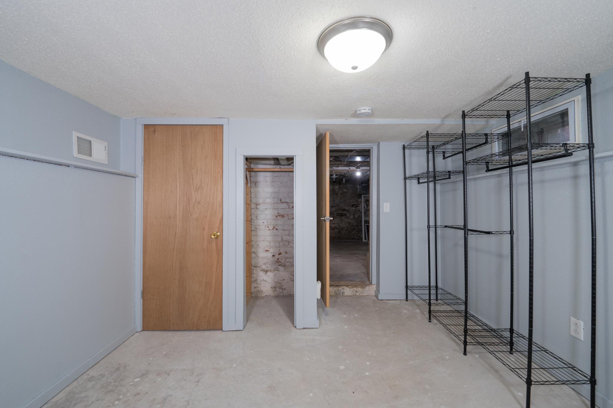 205 E Hudson Street Property Photo 41