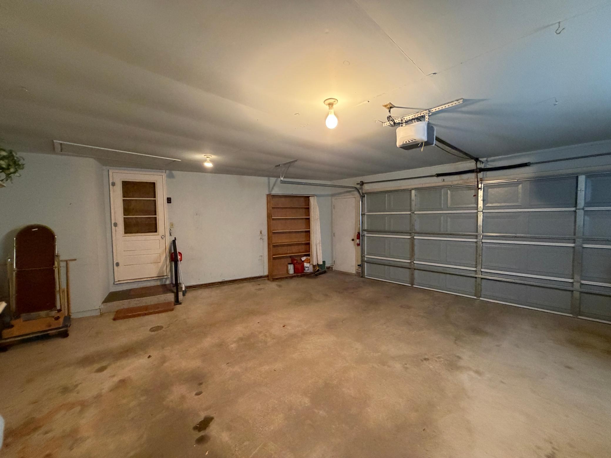 1111 Elm Cove Property Photo 6