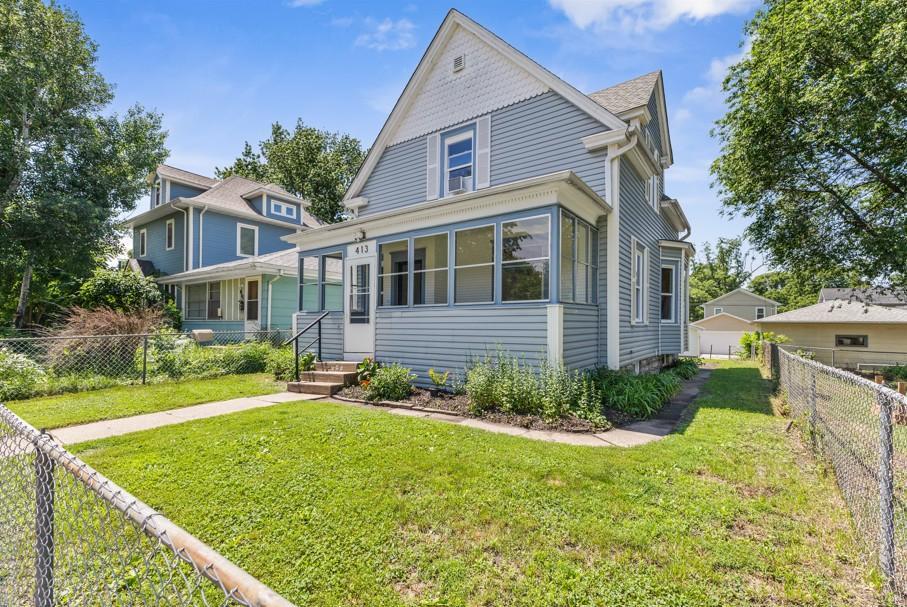 413 Knox Avenue N Property Photo 1