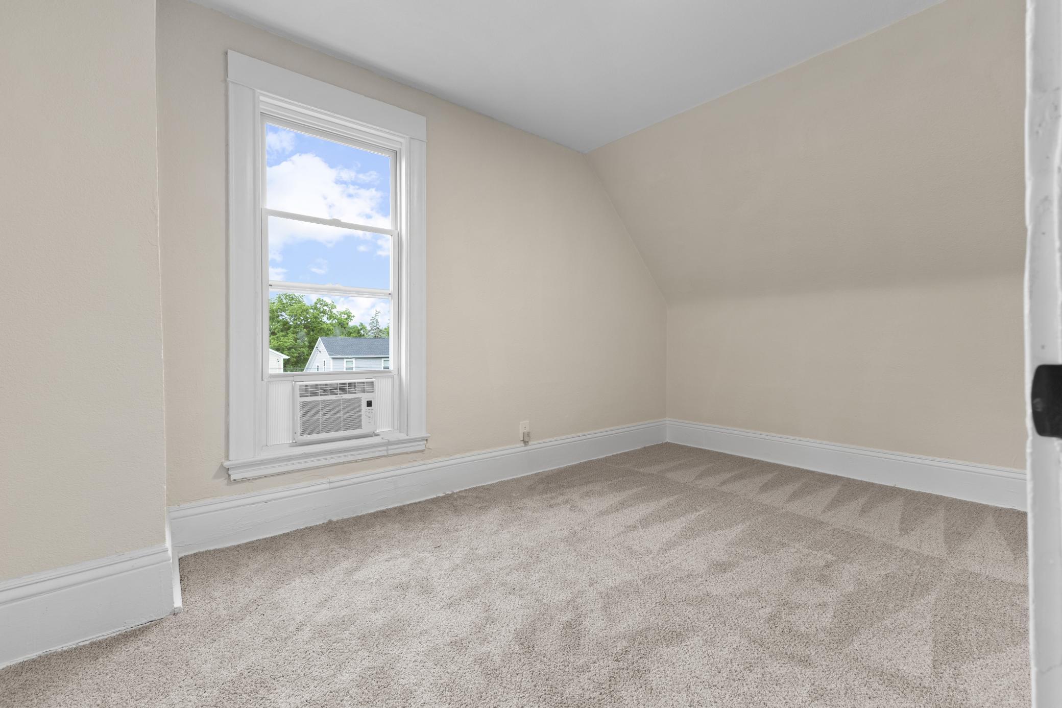 413 Knox Avenue N Property Photo 17