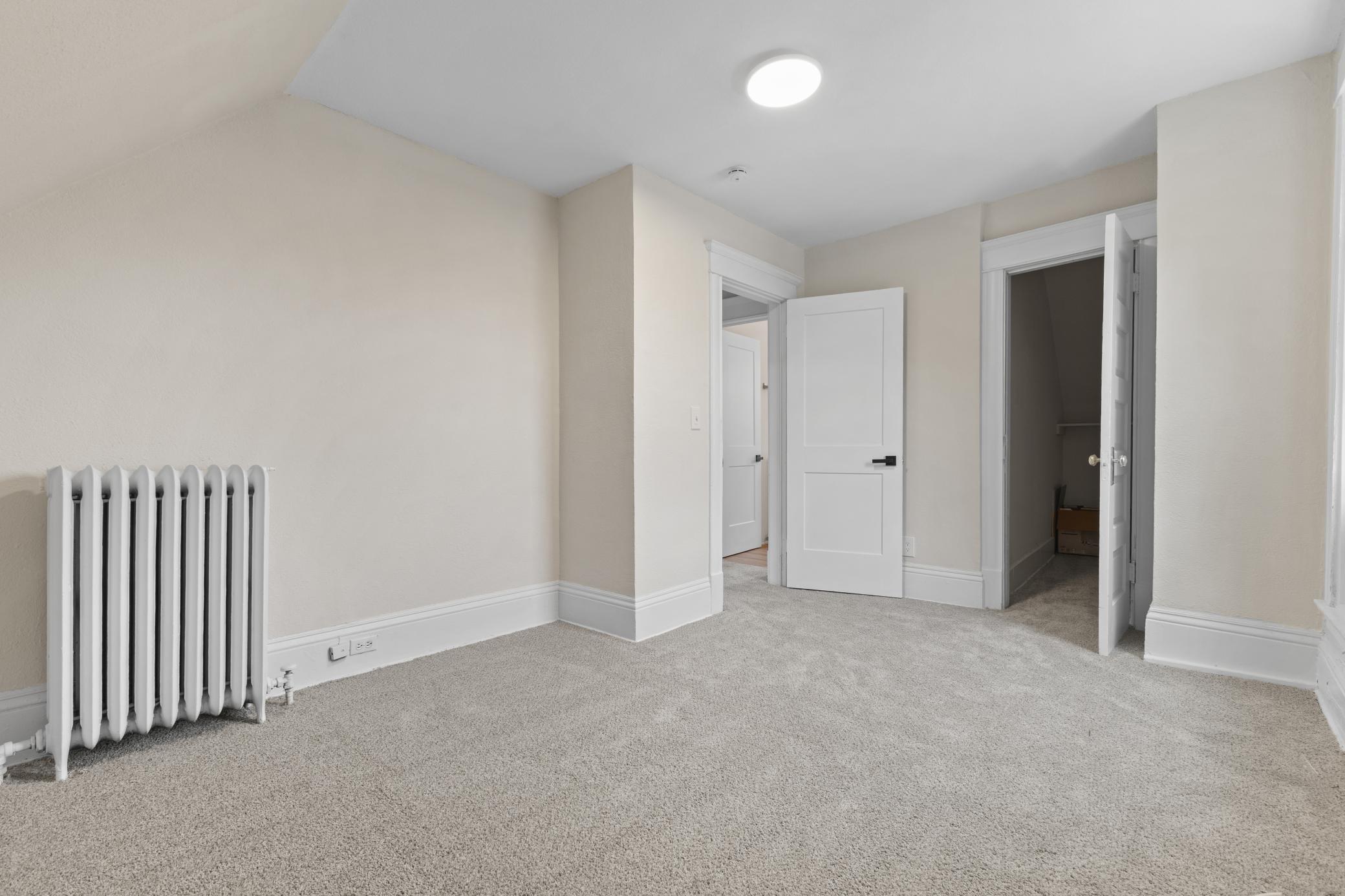 413 Knox Avenue N Property Photo 18