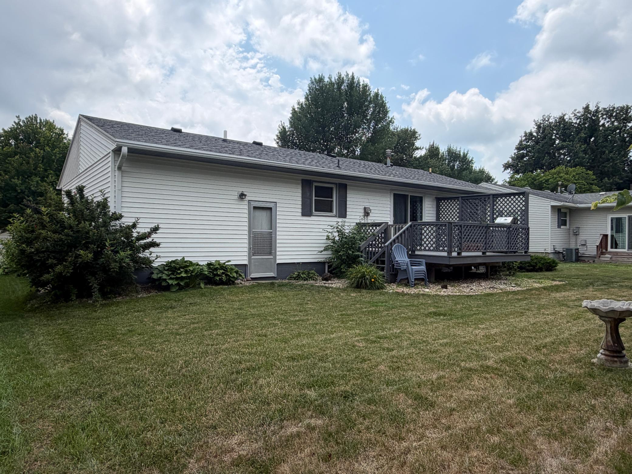 209 E Barck Avenue Property Photo 2