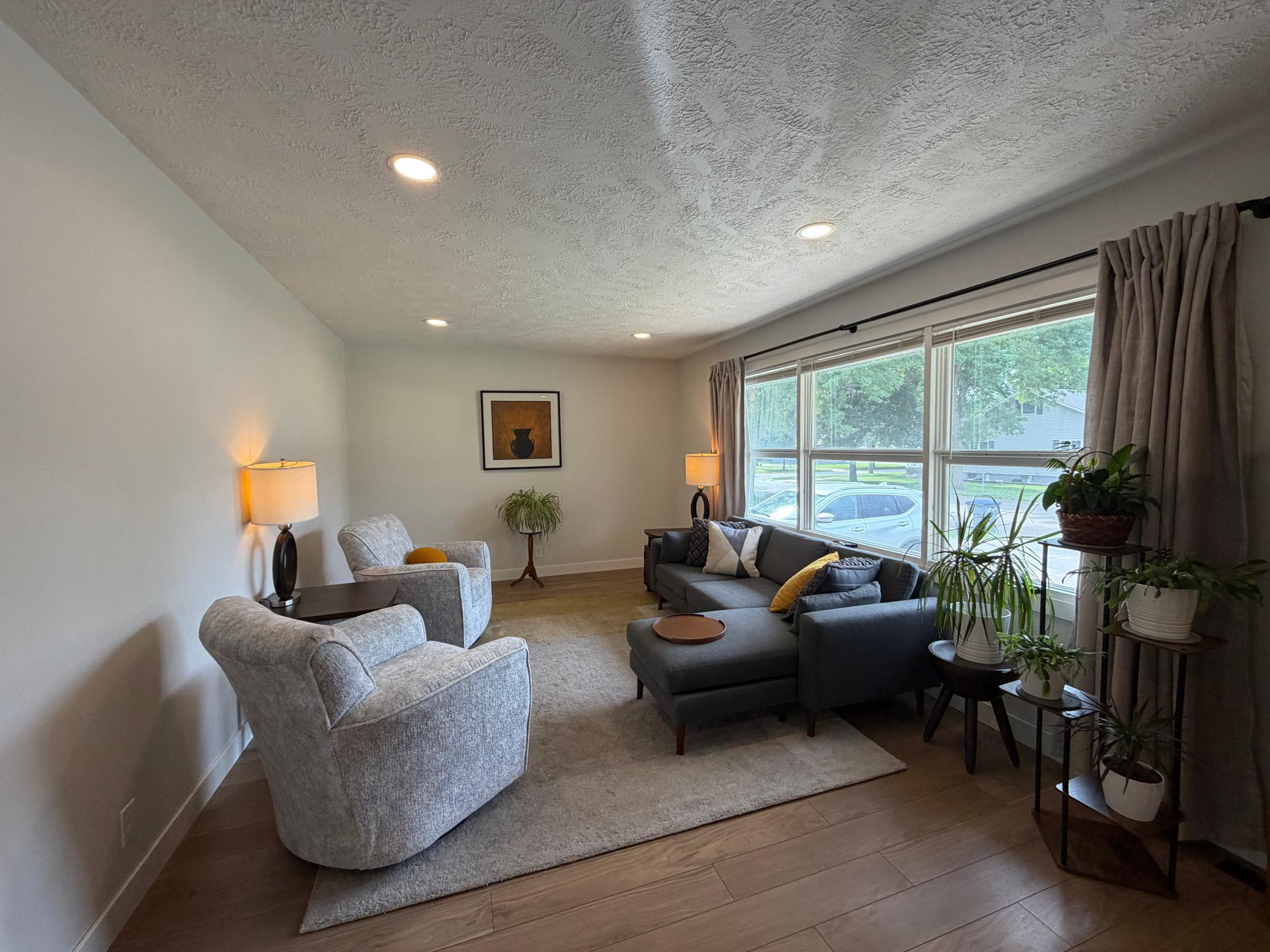 209 E Barck Avenue Property Photo 4