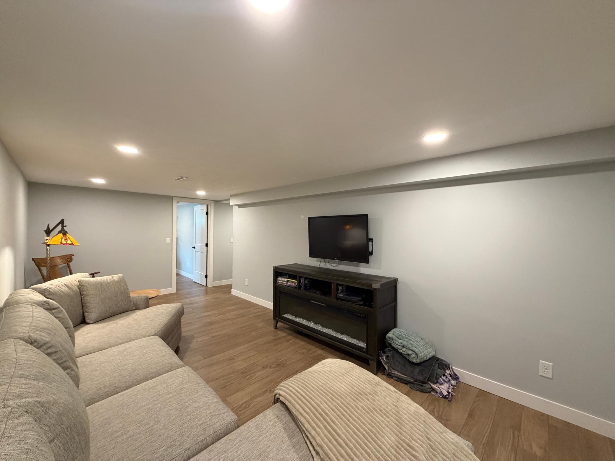 209 E Barck Avenue Property Photo 24