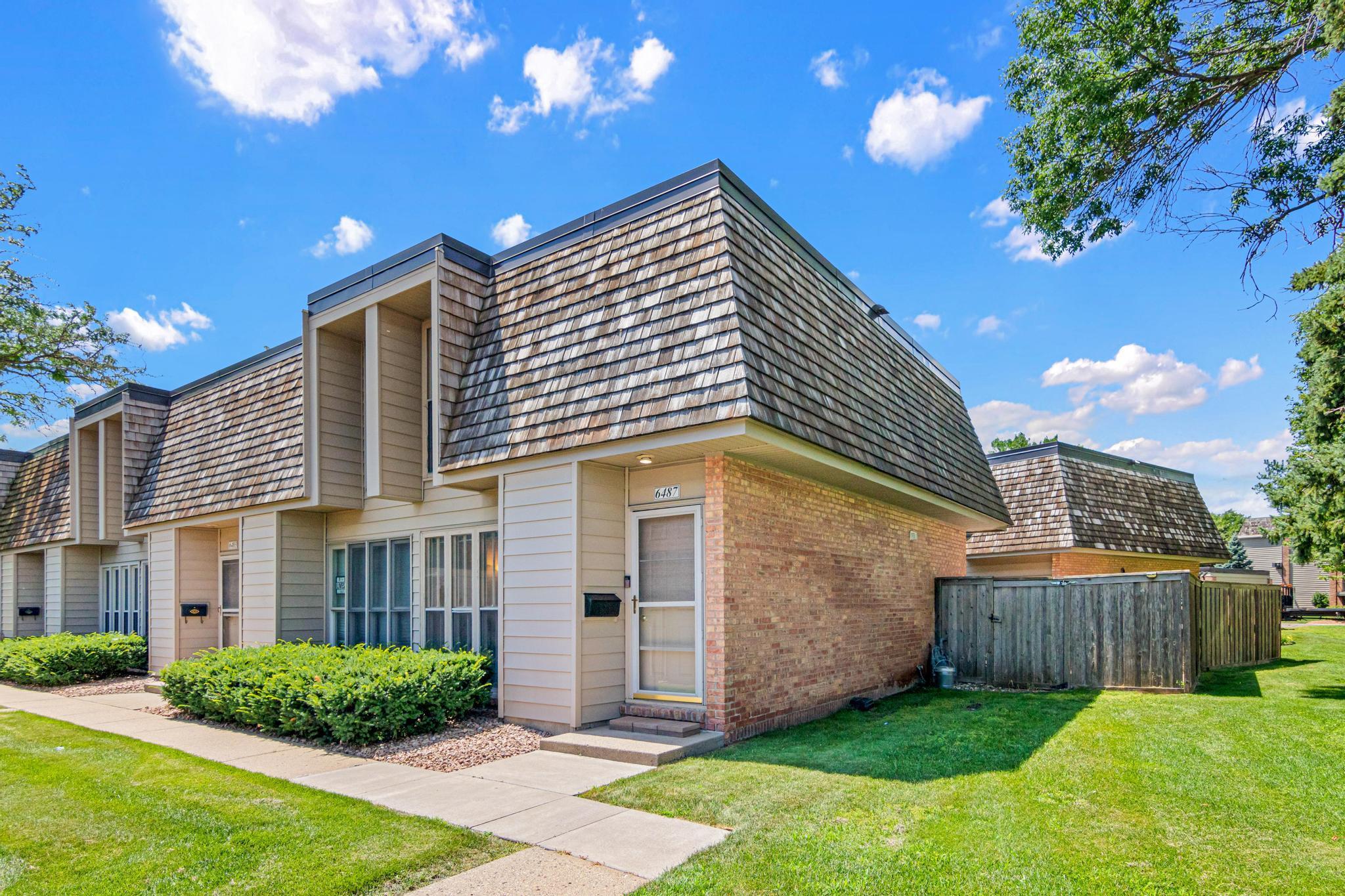 6487 Barrie Road Property Photo 1