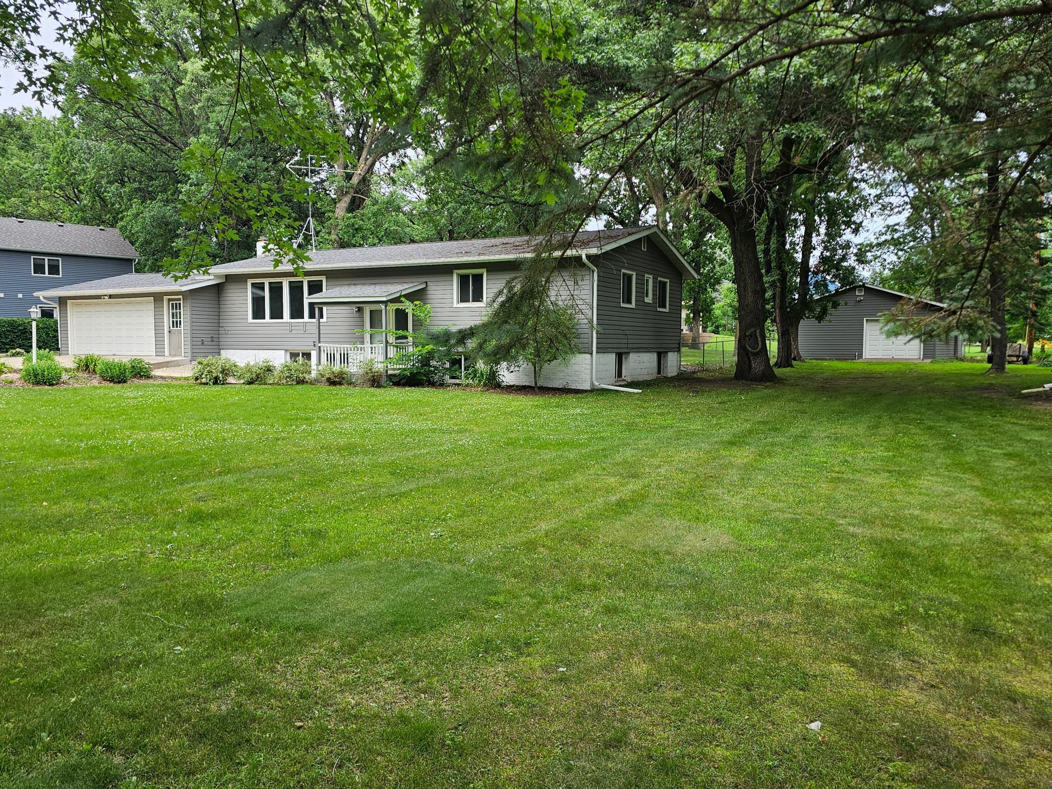 212 8th Avenue N Property Photo 4