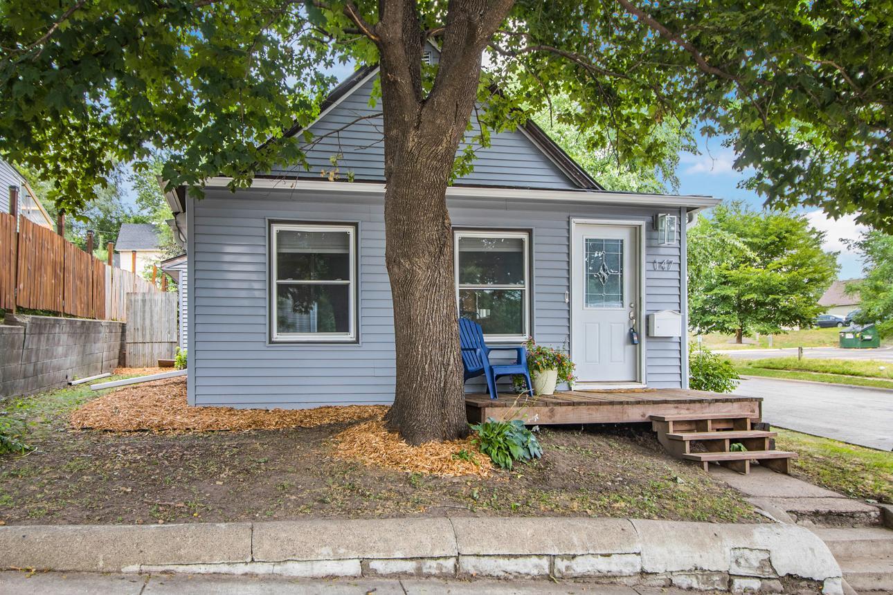 147 Lawson Avenue E Property Photo 2