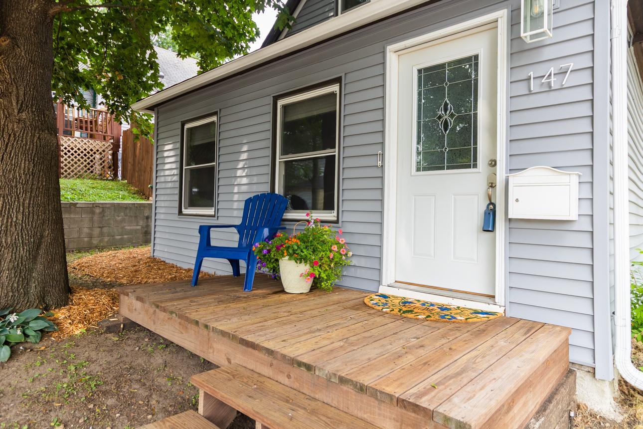 147 Lawson Avenue E Property Photo 3