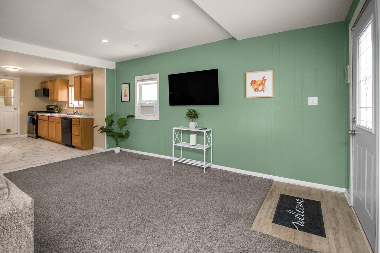 147 Lawson Avenue E Property Photo 6