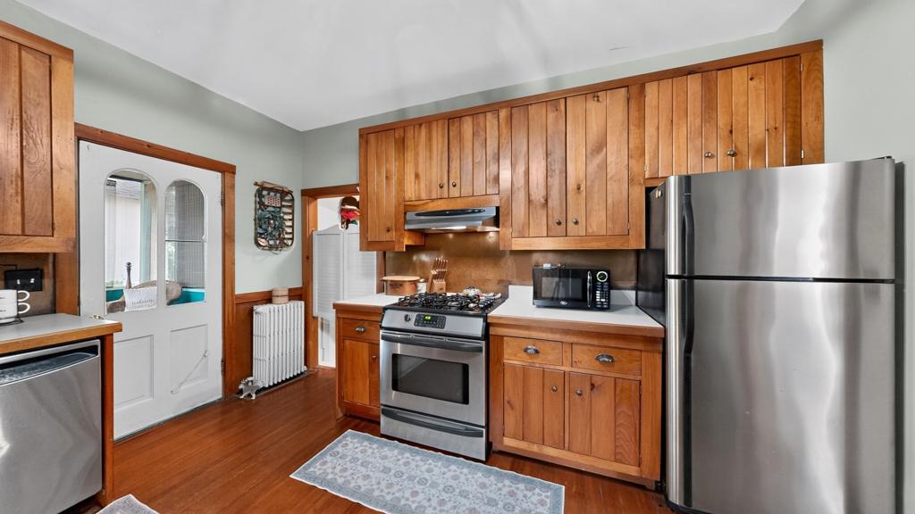 105 Kenilworth Avenue N Property Photo 6