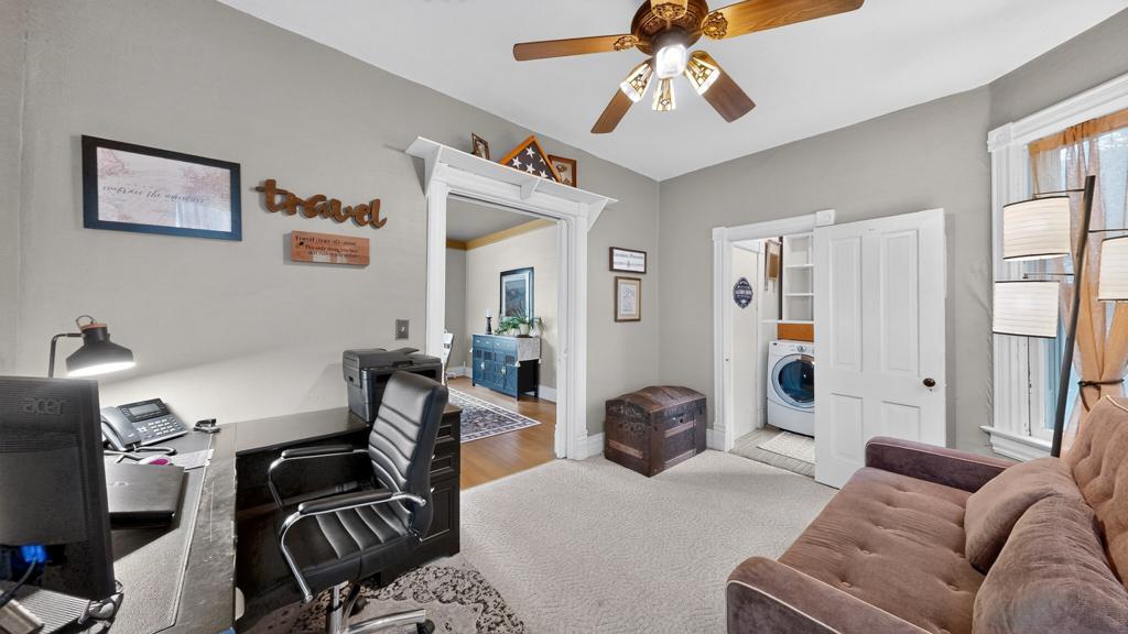 105 Kenilworth Avenue N Property Photo 10
