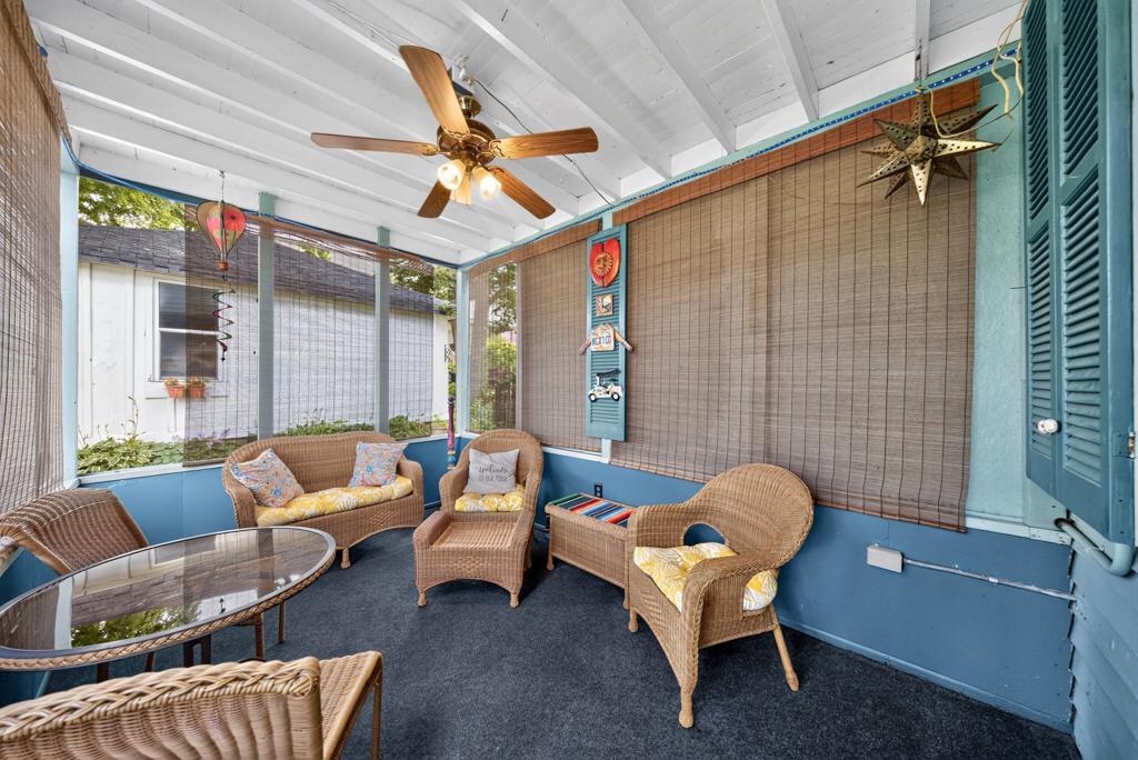 105 Kenilworth Avenue N Property Photo 11