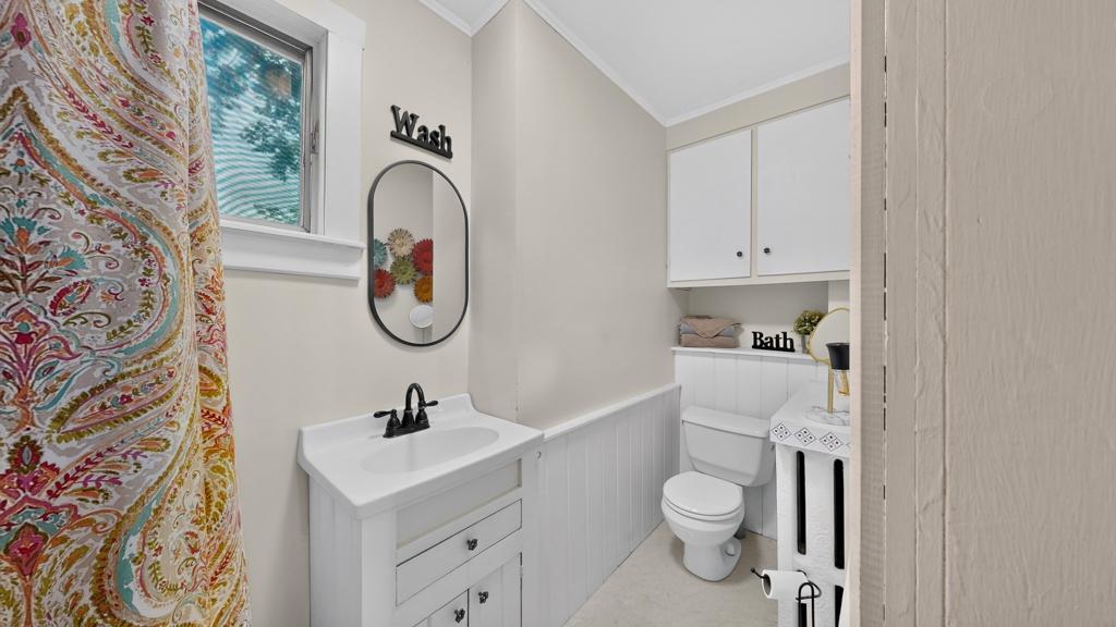105 Kenilworth Avenue N Property Photo 16