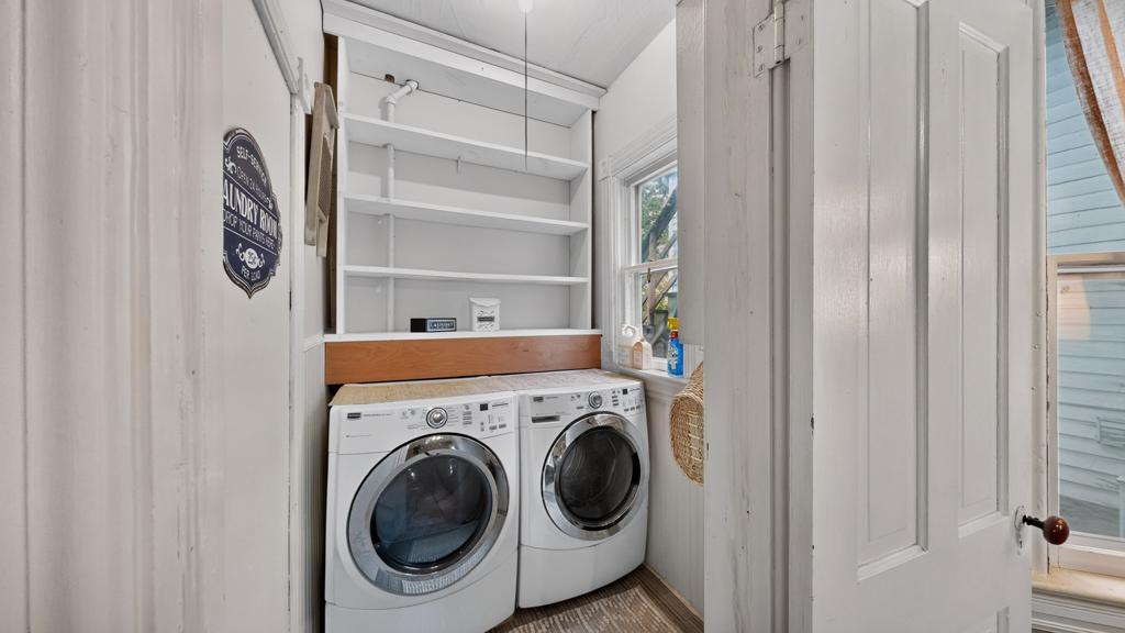 105 Kenilworth Avenue N Property Photo 17