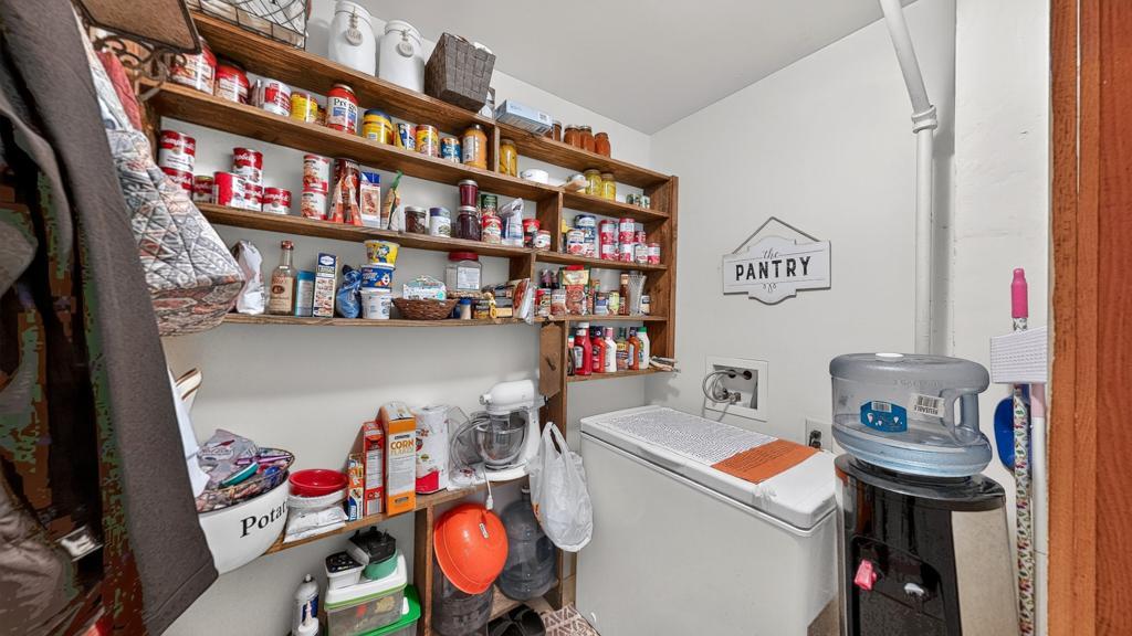 105 Kenilworth Avenue N Property Photo 18