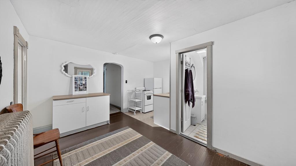 105 Kenilworth Avenue N Property Photo 23