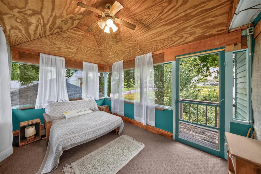 105 Kenilworth Avenue N Property Photo 24