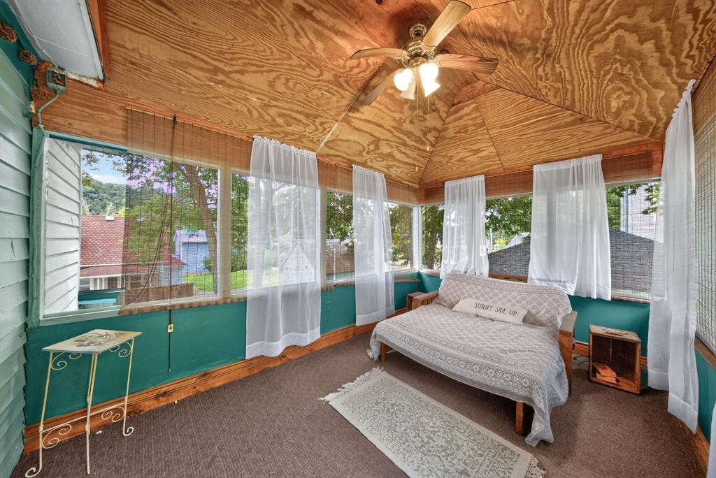 105 Kenilworth Avenue N Property Photo 25