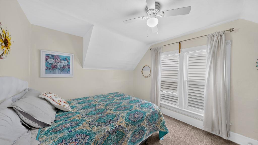 105 Kenilworth Avenue N Property Photo 29