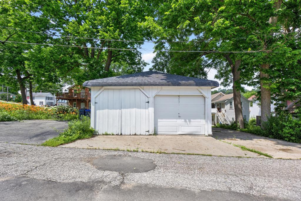 105 Kenilworth Avenue N Property Photo 39