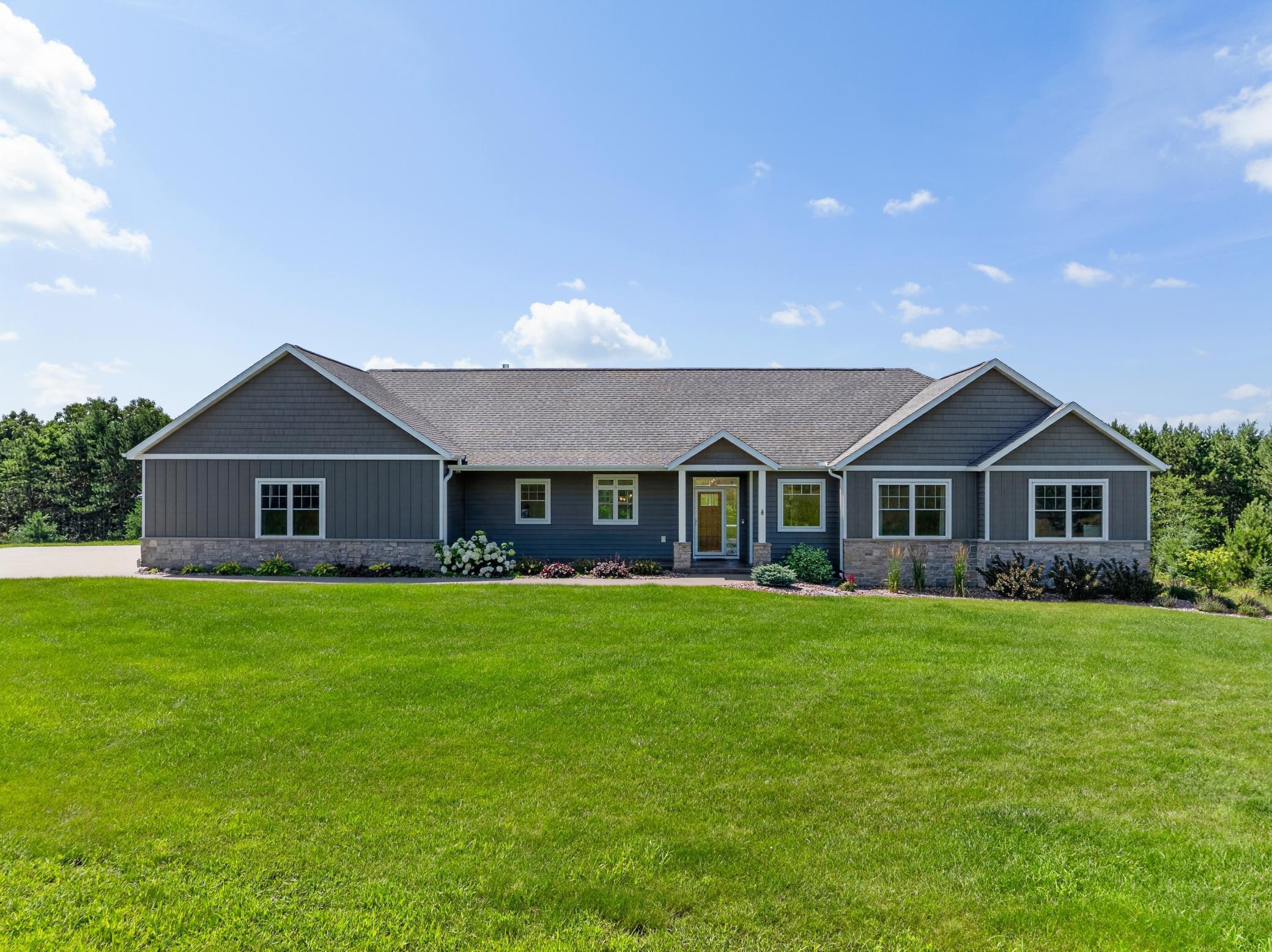 5490 College View Road E Property Photo 6