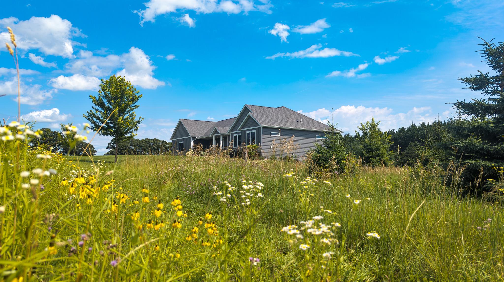 5490 College View Road E Property Photo 8