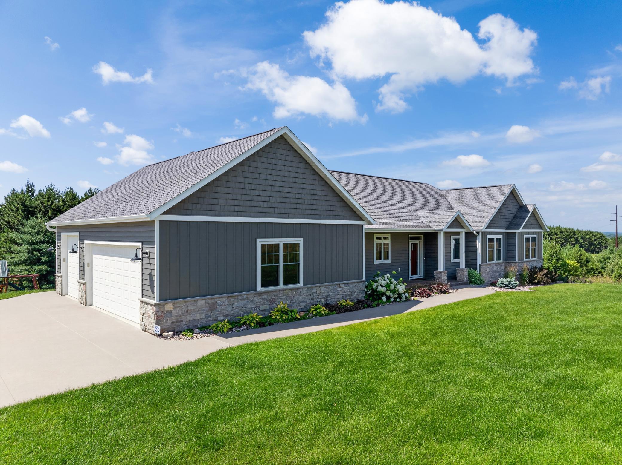 5490 College View Road E Property Photo 9