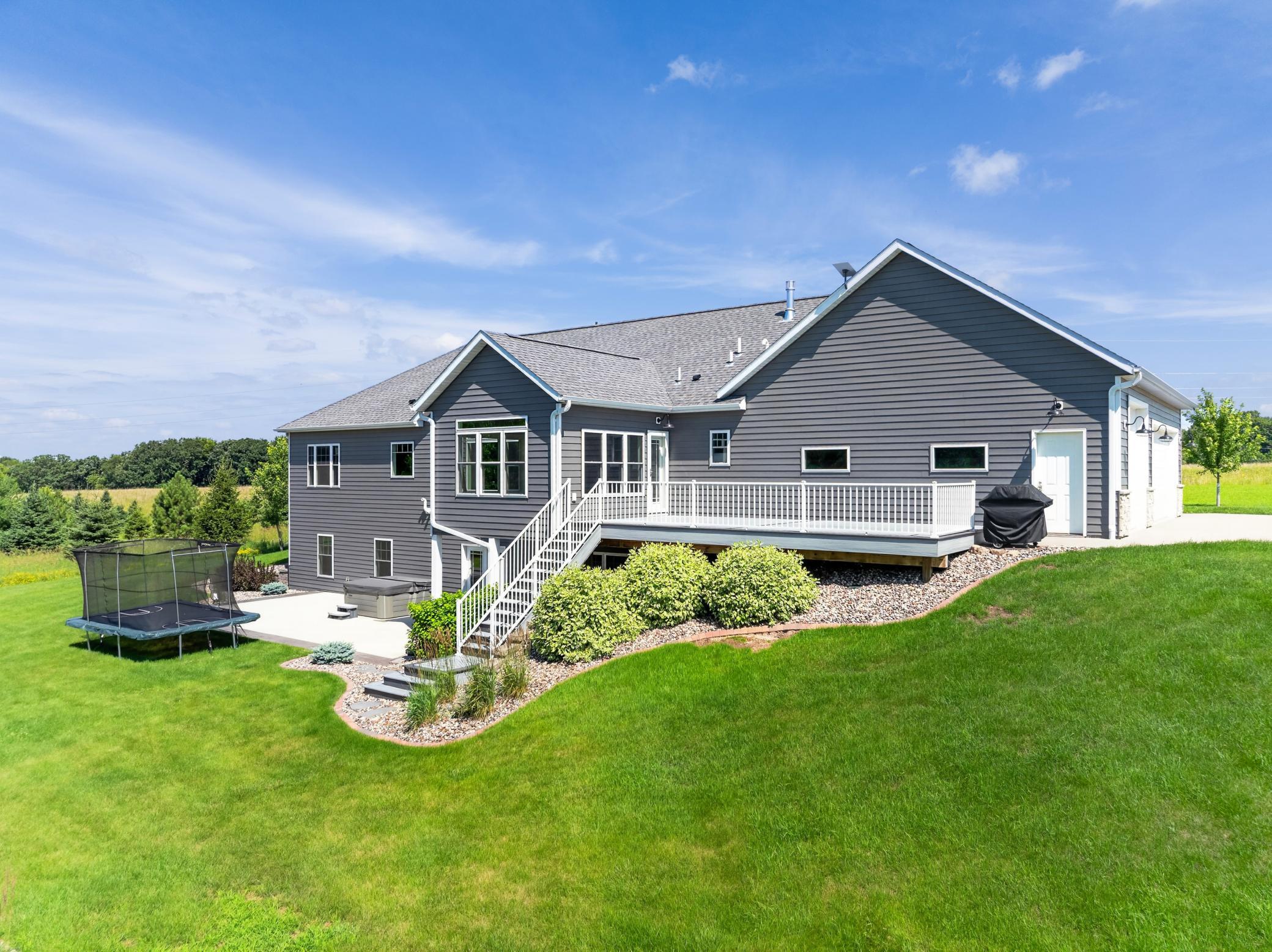 5490 College View Road E Property Photo 12