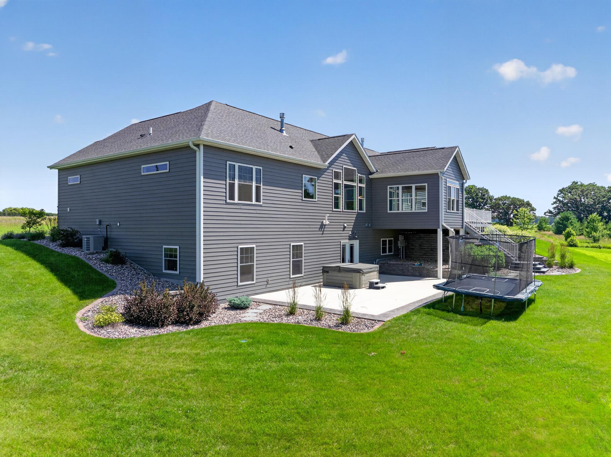 5490 College View Road E Property Photo 13