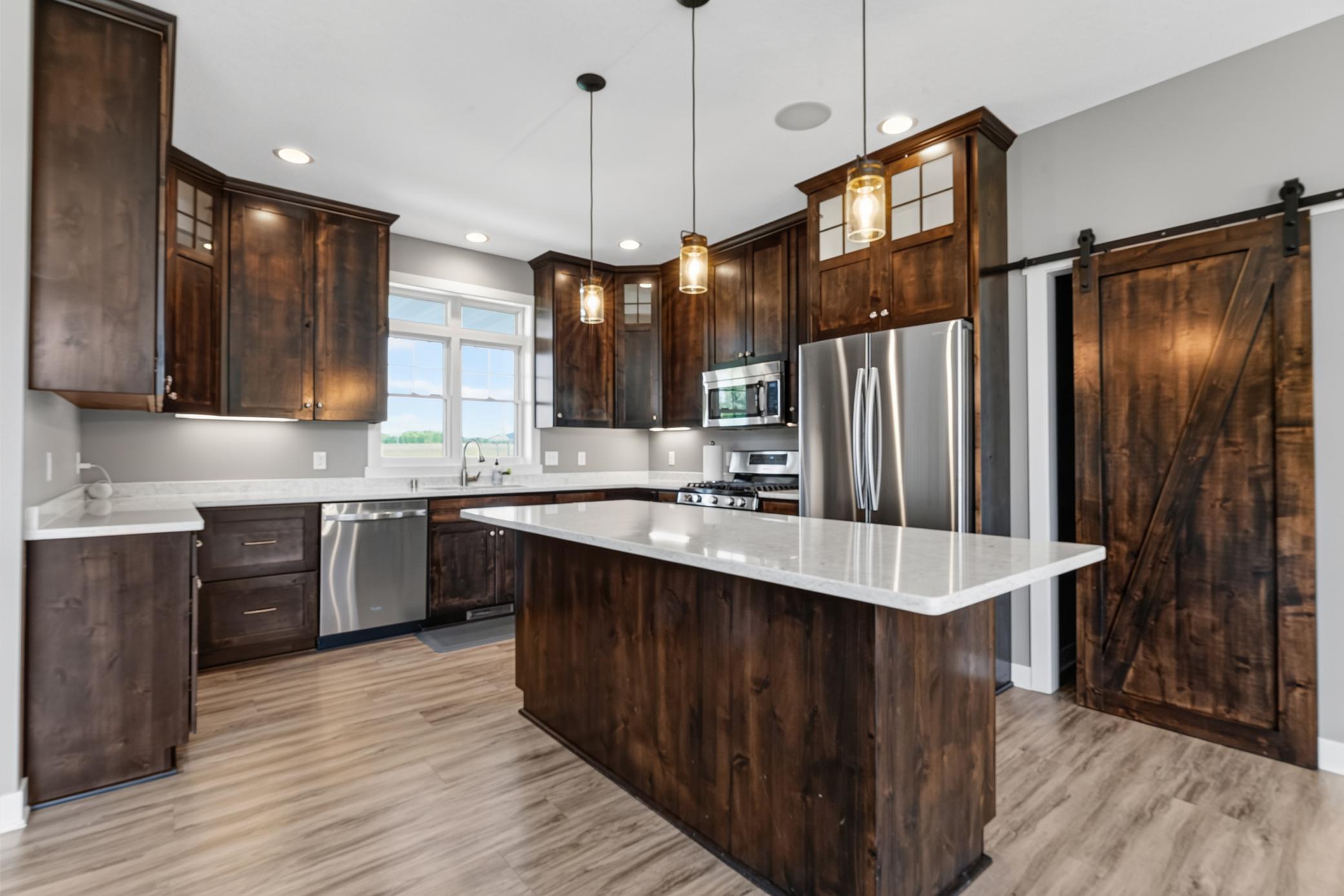 5490 College View Road E Property Photo 18
