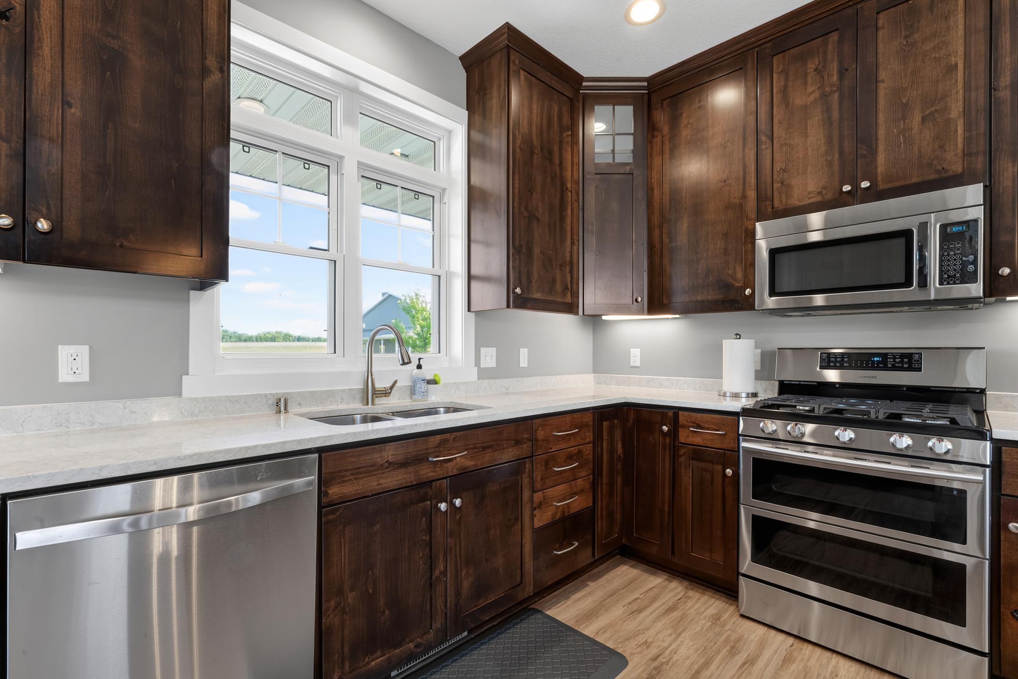 5490 College View Road E Property Photo 19