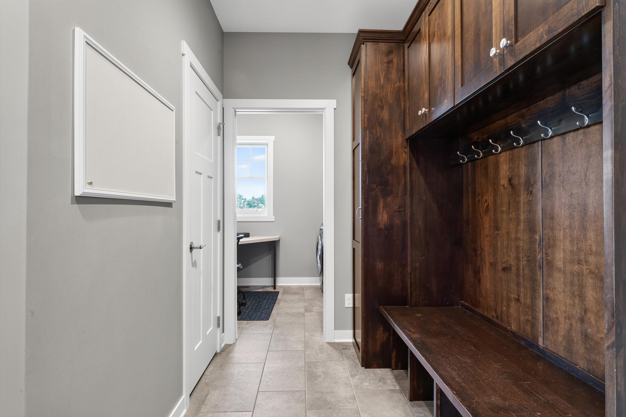 5490 College View Road E Property Photo 38